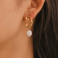Load image into Gallery viewer, Pearl  Earrings