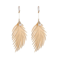 Load image into Gallery viewer, Feather Pearl Earrings